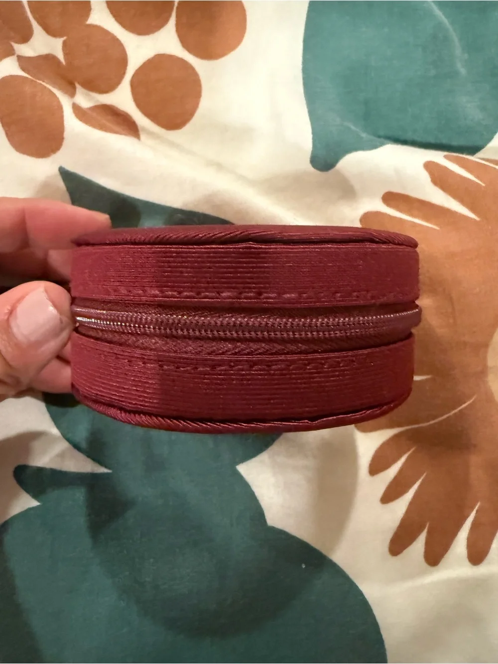 Gucci Round Beauty Case in Burgundy